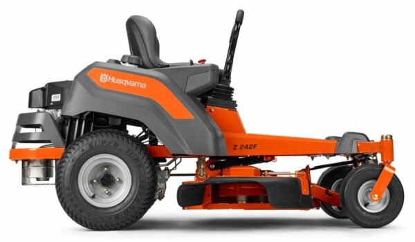 Husqvarna-Z-242F-paremalt-2