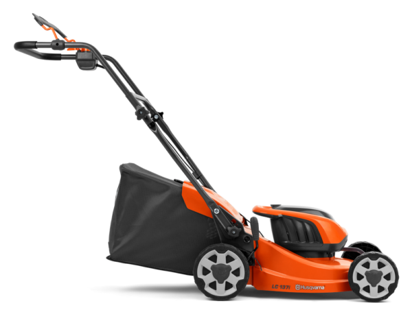 Husqvarna-LC-137i-vaade-paremalt-2